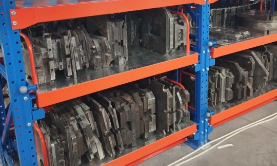 Стеллажи с выдвижными полками