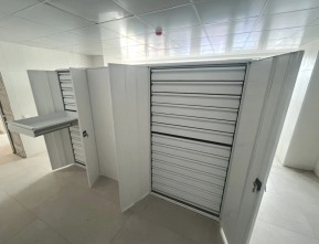 металлические стеллажи для лекарственных препаратов и медицинских принадлежностей