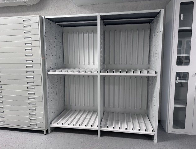 гребенчатые стеллажи для картин